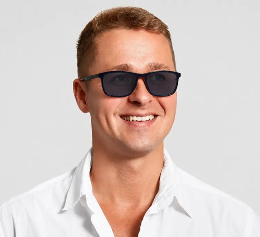 Model wearing Drake glasses – virtual try-on