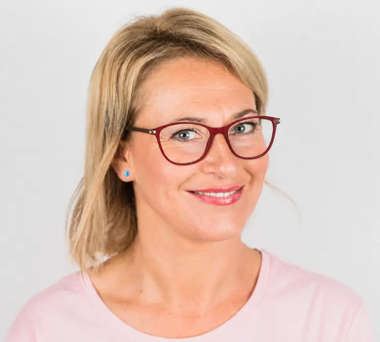 Model wearing Ellis glasses – virtual try-on