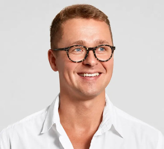 Model wearing Evan glasses – virtual try-on