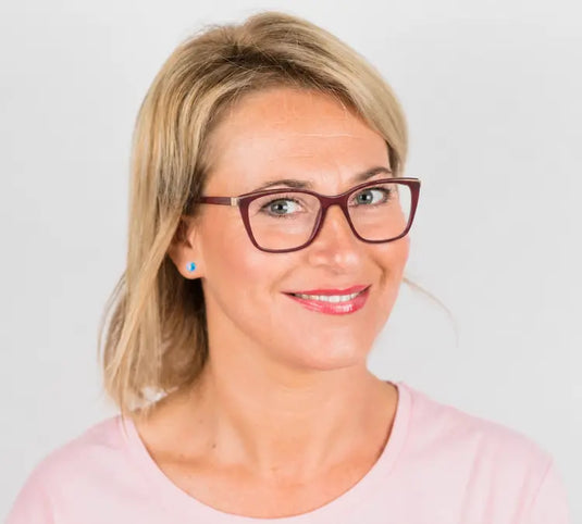 Imogen glasses virtual try-on on female model