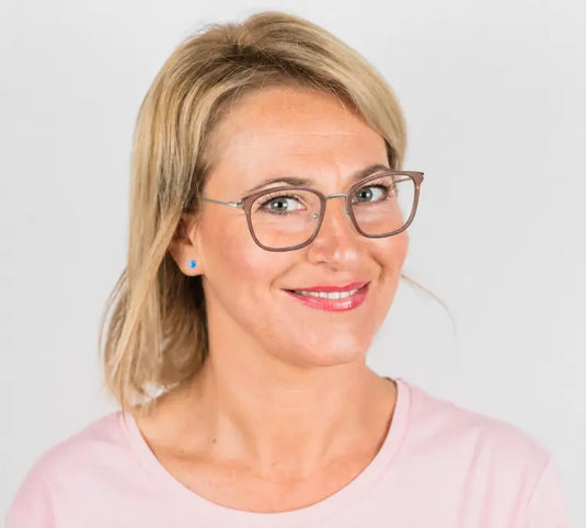 Model wearing Alvey glasses – virtual try-on