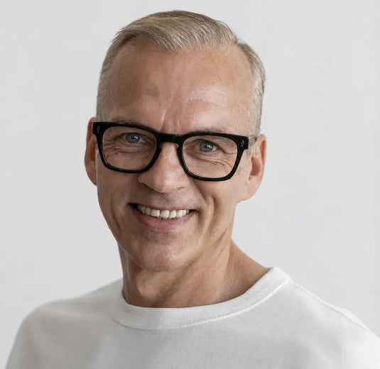Model wearing Andy glasses – virtual try-on