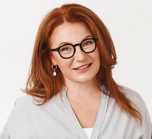Model wearing Bailey glasses – virtual try-on