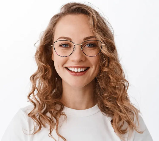 Model wearing Battle glasses – virtual try-on