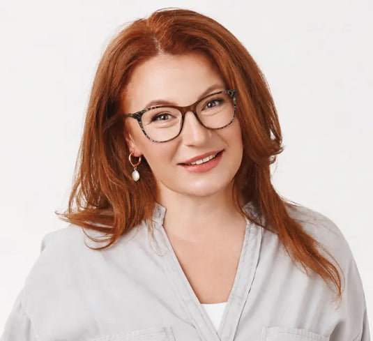 Model wearing Clara Brown glasses – virtual try-on