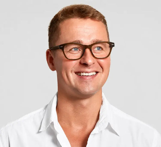 Model wearing Colin glasses – virtual try-on