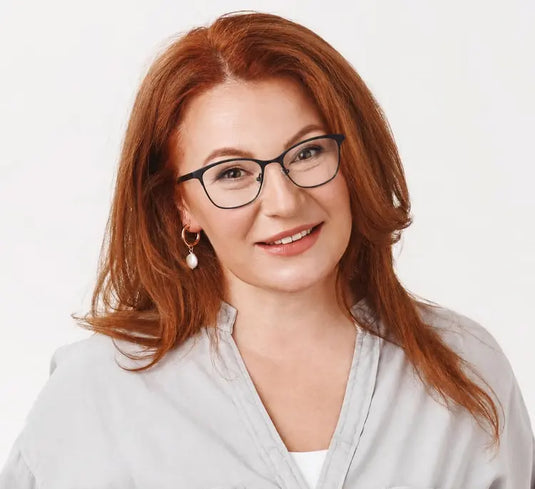 Model wearing Echo Brown glasses – virtual try-on